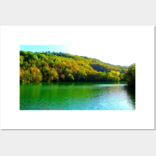 View at Lago di Boccafornace in Pievebovigliana, Valfornace (Macerata) with rippling waters Posters and Art